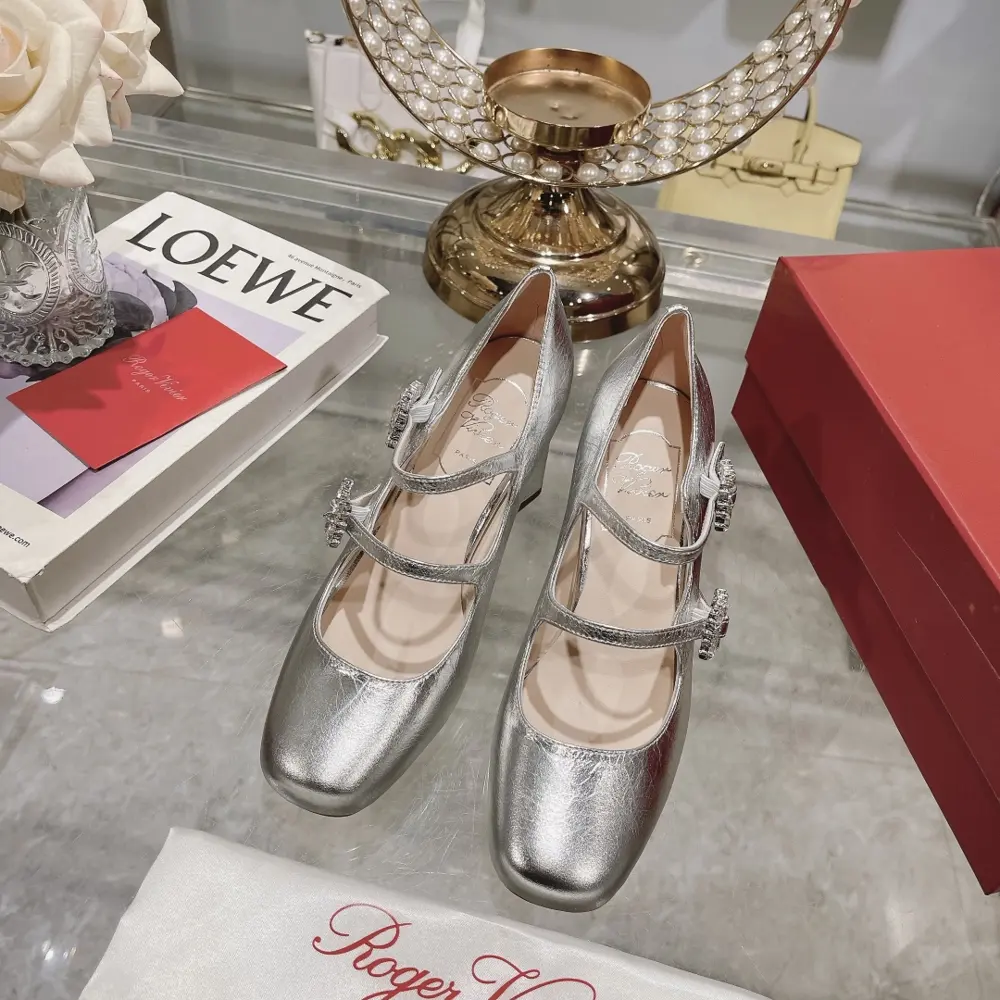 Roger Vivier new high-heeled Mary Jane shoes. The highly anticipated high-heeled Mary Jane