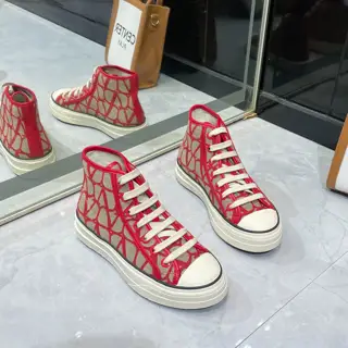 Valentino’s latest unisex casual shoes