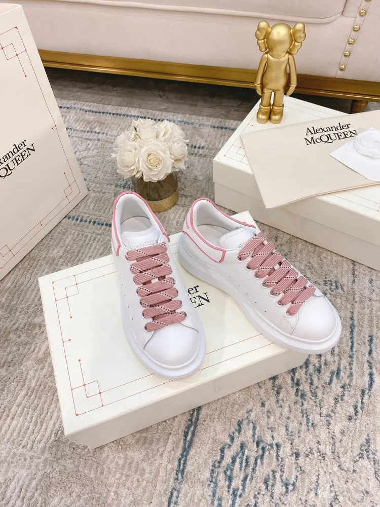 Alexander McQueen classic all-match white shoes