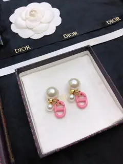 Dior exquisite women’s heart-shaped pearl CD earrings