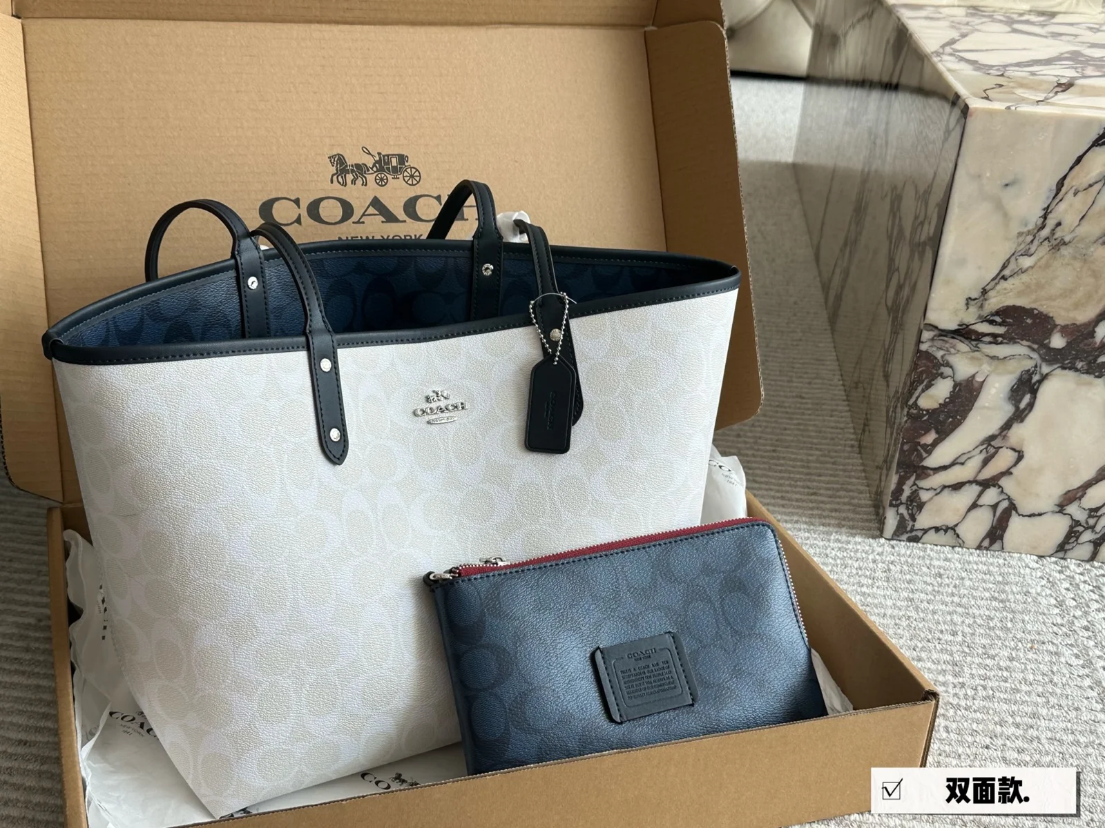 COACH Tote