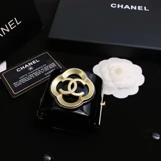 Chanel transparent black resin bracelet shipped Chanel hot-selling transparent resin wide