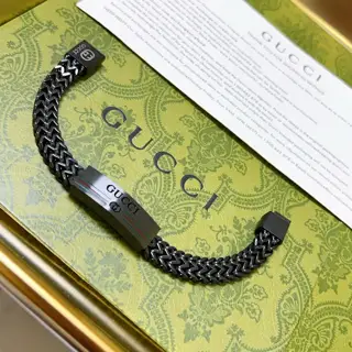 The latest classic Gucci bracelet. Exquisite. Both the style and the texture are absolutely