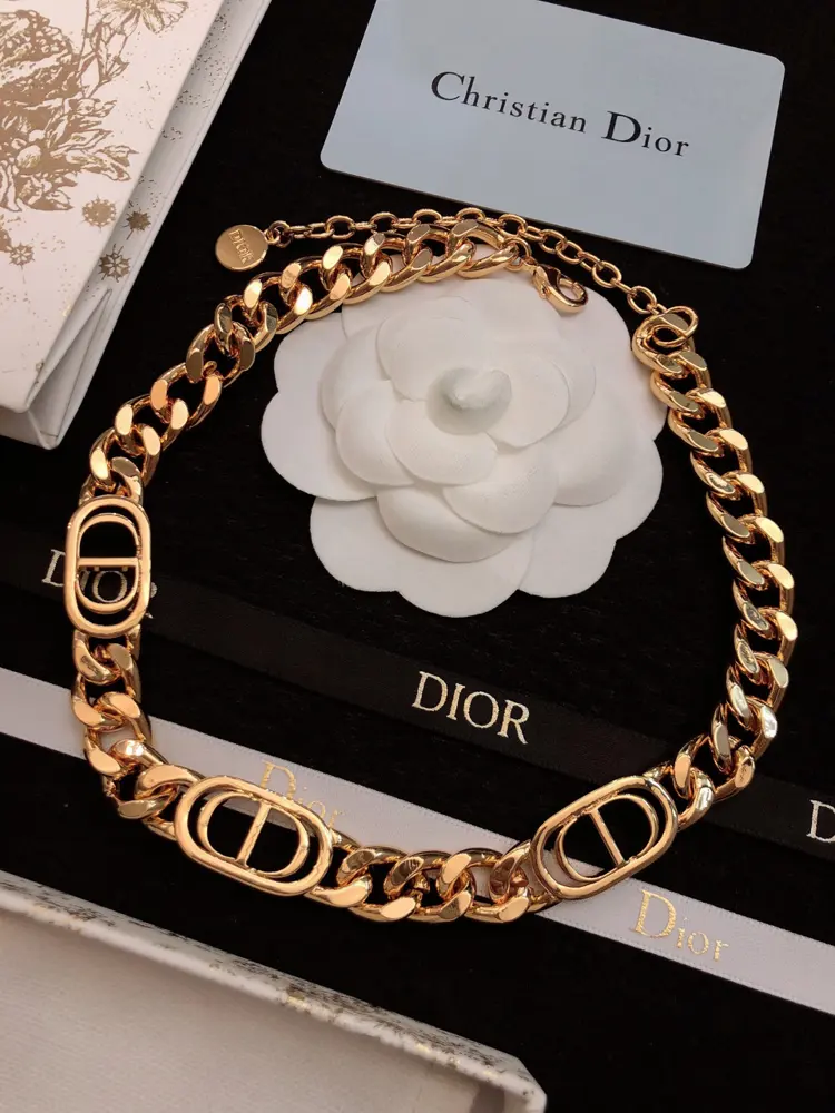 New Dior chain Dior CD glossy choker necklace New counter launch Beautiful and romantic A