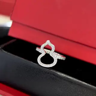 Qeelin classic gourd hollow ring
