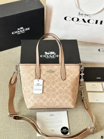 COACH Tote