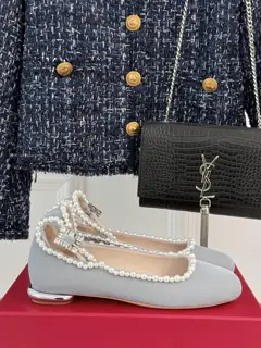 Roger Vivier classic pearl Mary Jane Shoes