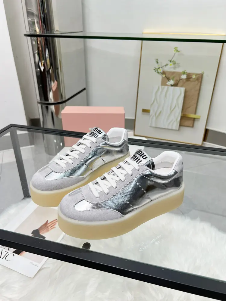 Miu Miu Miu casual white shoes are so beautiful
