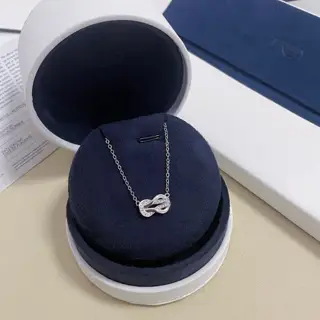 Fred half diamond 8-shaped buckle necklace