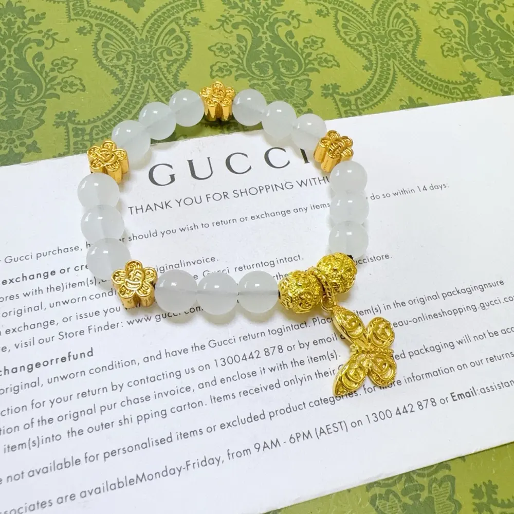 The latest classic Gucci bracelet. Exquisite. Both the style and the texture are absolutely
