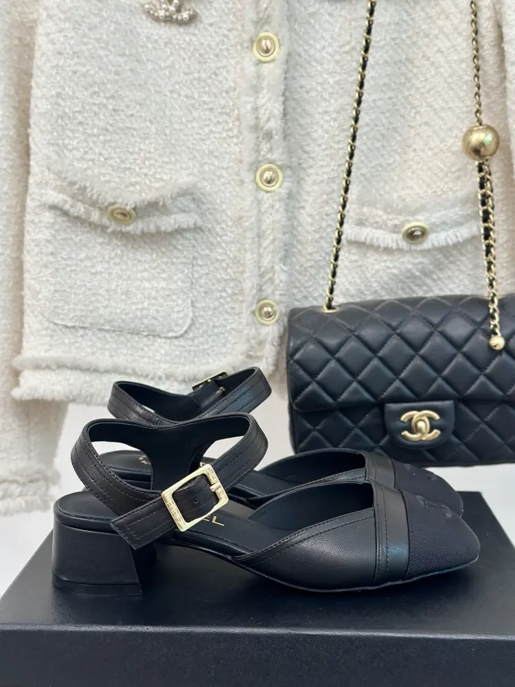 Chanel color-blocked double C thick-heeled sandals