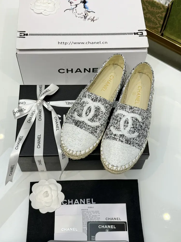 Chanel Fisherman’s Shoes Top Edition The inner lining and foot pads