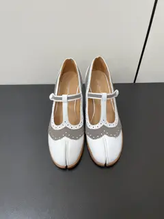 Maison Margiela split-toe thick-heeled retro Mary Jane shoes