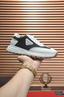 Prada leather casual shoes are launched on the official website at the same time