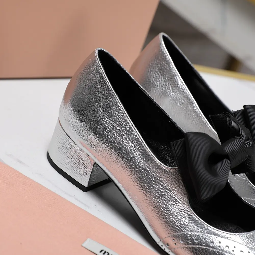 Miu Miu Miu new arrival~Colorblock thick heel round toe Mary Jane pearl buckle shoes