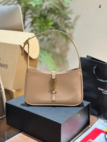 Yves Saint Laurent Hobo