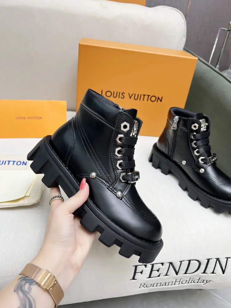 Louis Vuitton nubuck leather interprets a variety of styles Heels