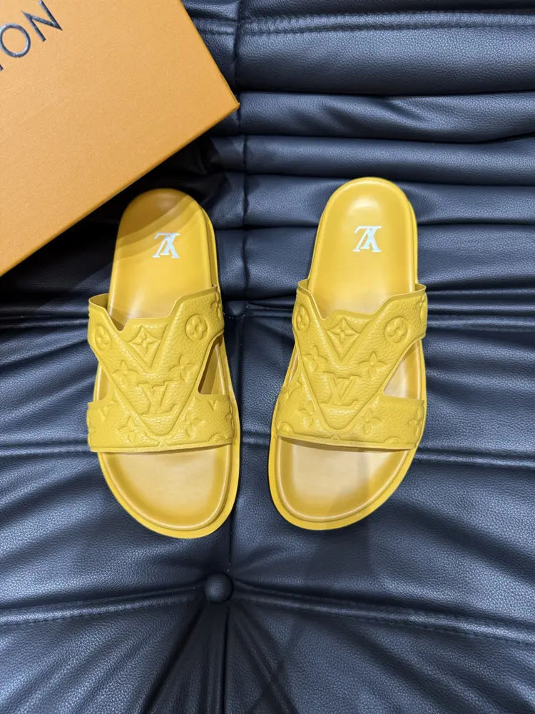 Louis Vuitton slippers