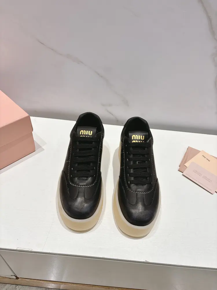 Miu Miu Miu new American retro style~popular thick-soled white shoes with good looks. A