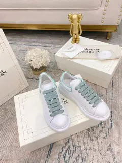 Alexander McQueen classic all-match white shoes