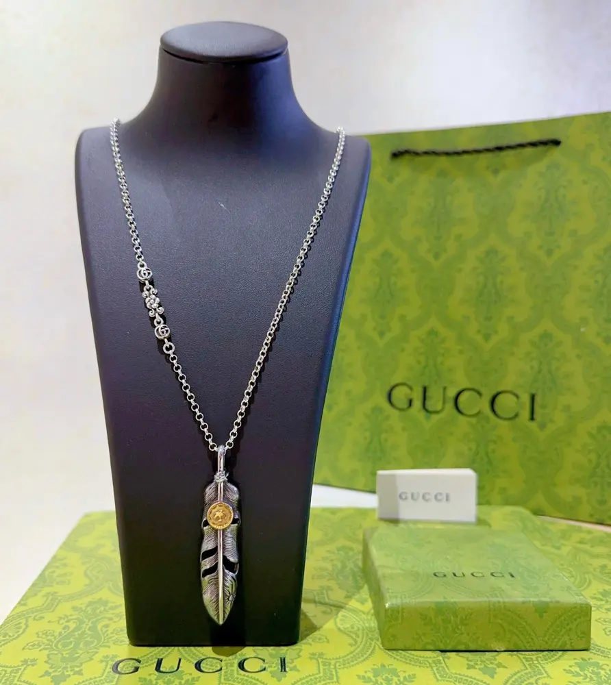 The latest Gucci necklace with a higher-end chain. The same style as the stars. Anger