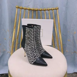 Balmain’s latest fall and winter catwalk style metal round buckle short boots Size: 35-40