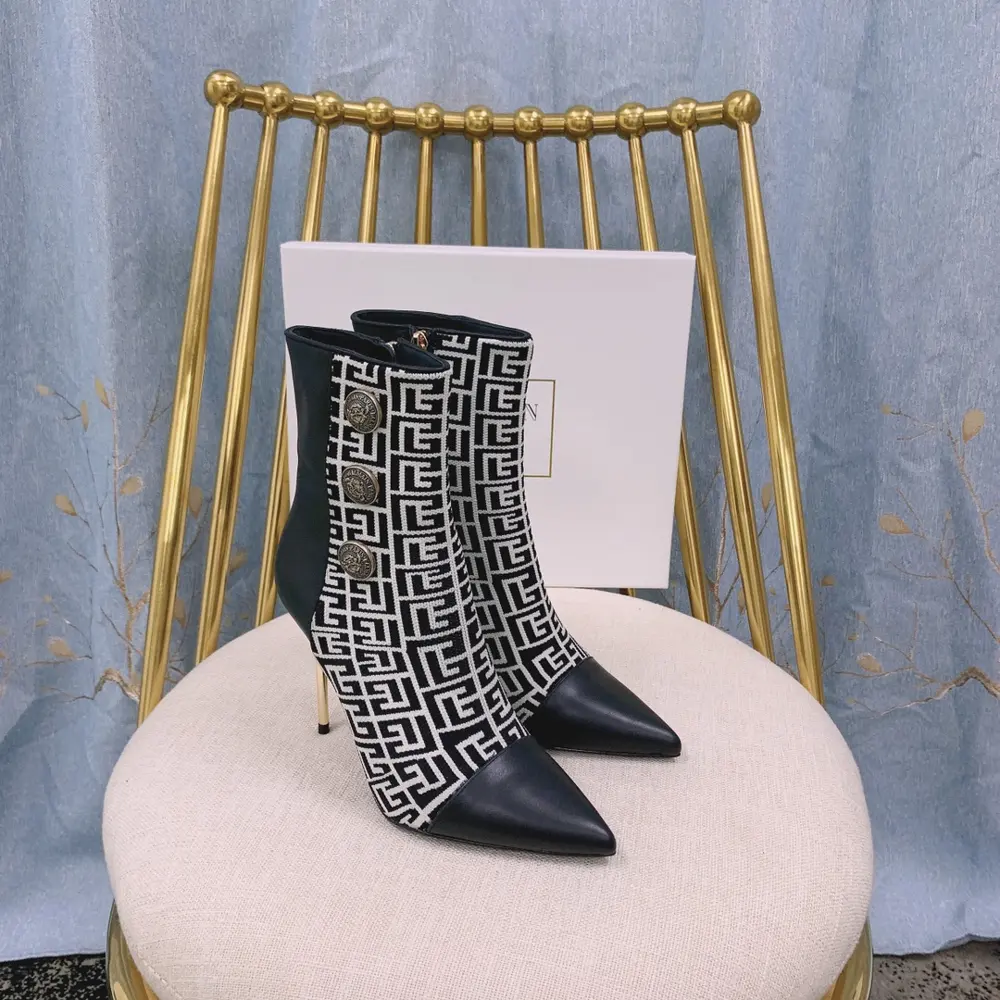 Balmain’s latest fall and winter catwalk style metal round buckle short boots Size: 35-40