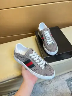 Gucci sneakers. Counter purchase Casual Original leather imported from Italy
