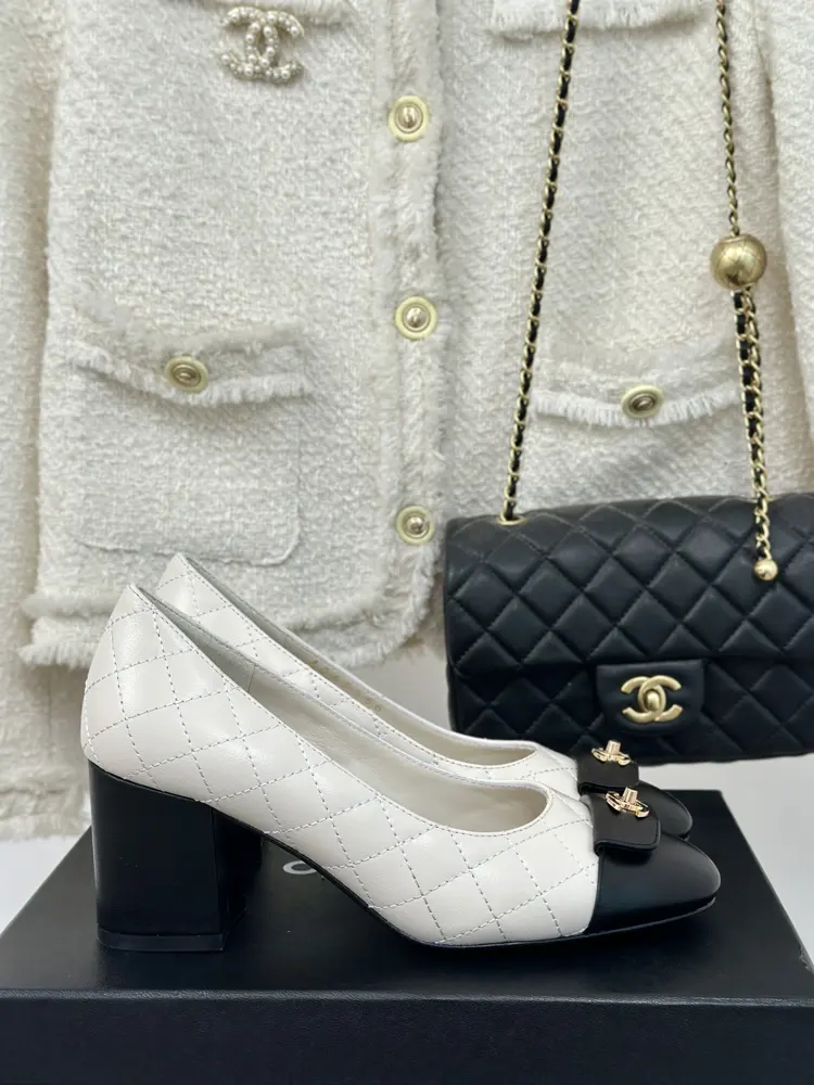 Chanel diamond double C thick heel single shoes