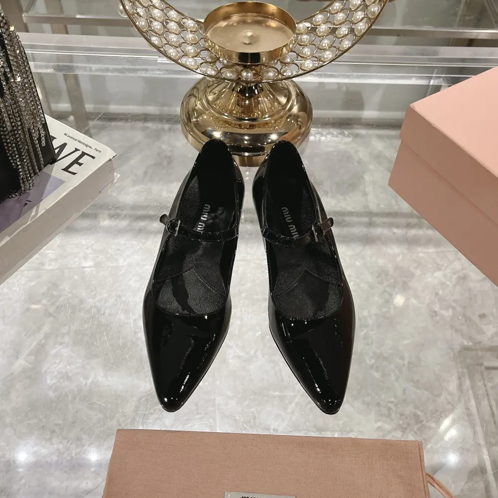 Miu Miu Miu 24 new pointed Mary Jane shoes Retro and fashionable items Perfect for