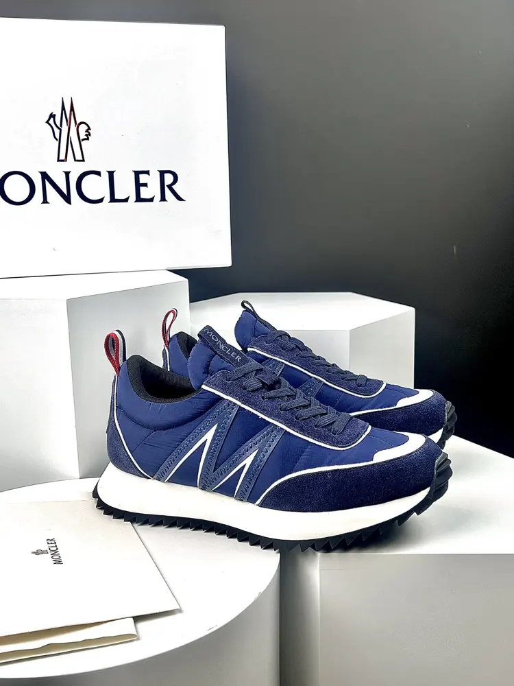 Moncler outdoor lace-up sneakers are comfortable and non-slip