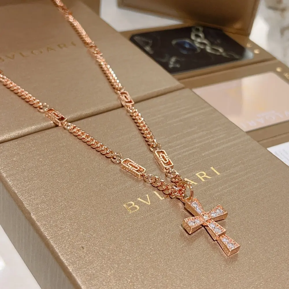 Bvlgari DIVAS’ DREAM series is in perfect condition and has invincible details. The unique