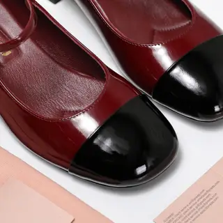 Miu Miu Miu new arrival~Colorblock thick heel round toe Mary Jane pearl buckle shoes