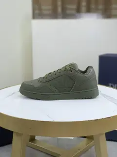 Dior B27 couple sneakers are new products in this series. (Dior) B27 sneakers