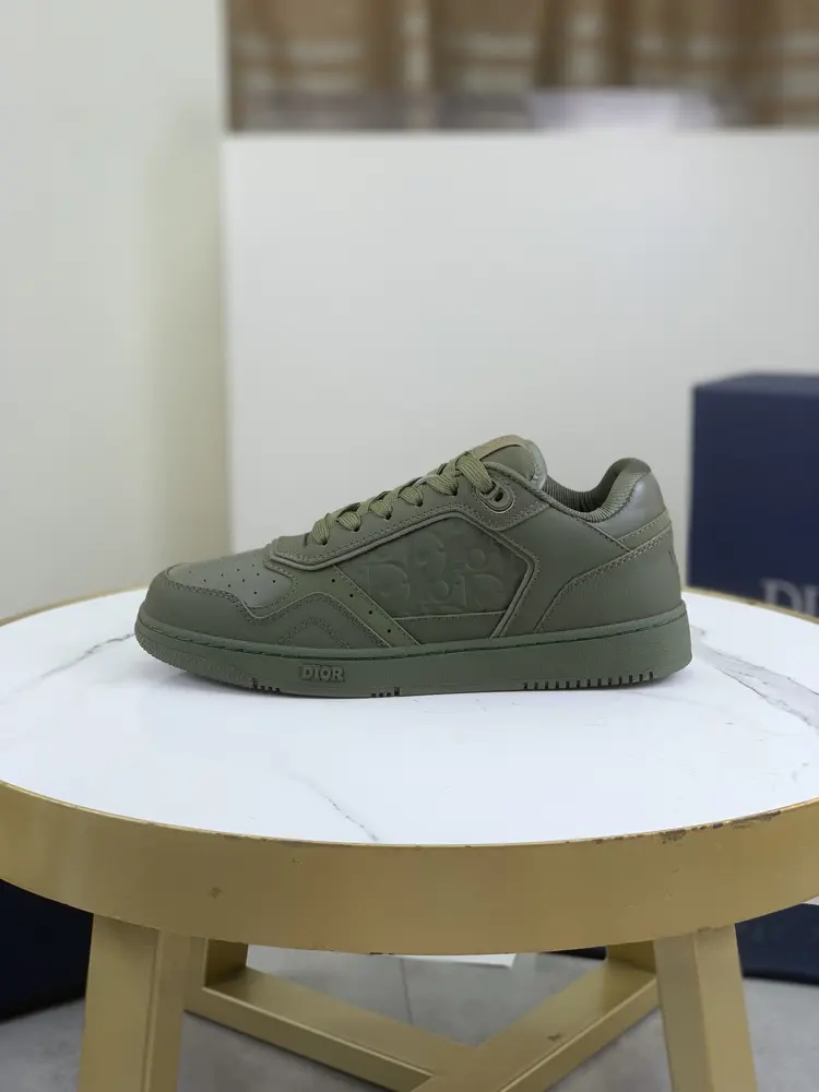Dior B27 couple sneakers are new products in this series. (Dior) B27 sneakers