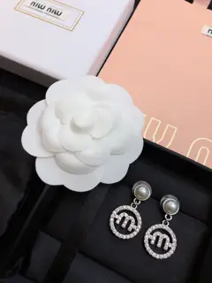 Miumiu new style is hot Earrings