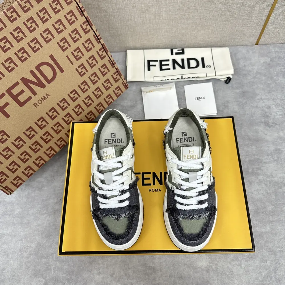 Fendi Retro Contrast Color Sneakers Fend* Match compact design sneakers with retro label on
