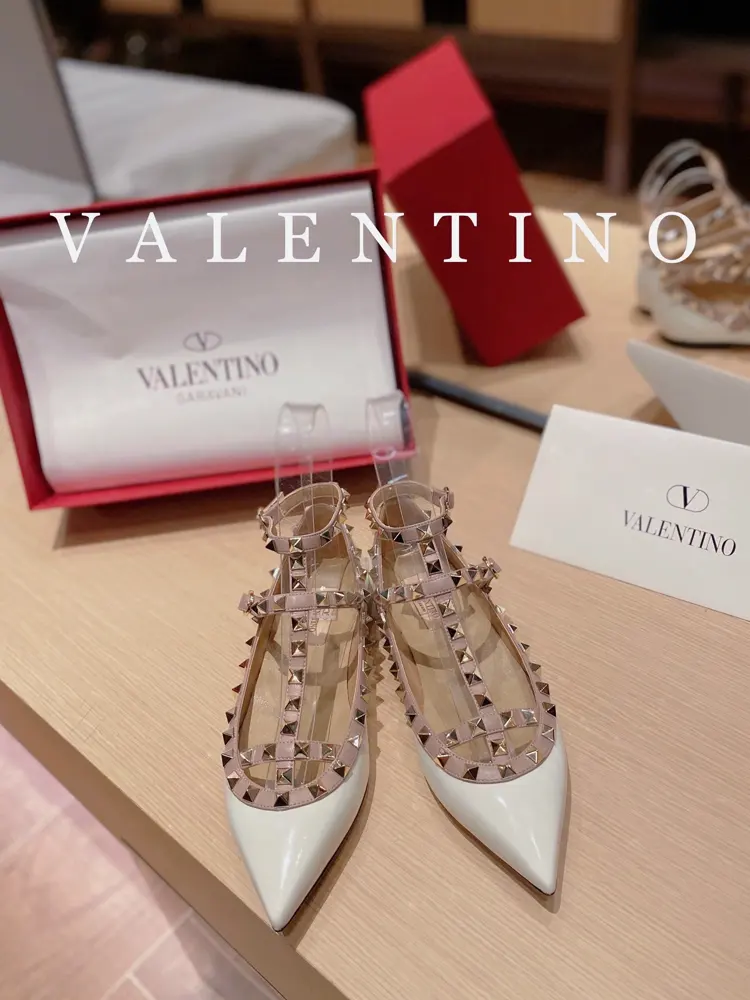 Valentino classic style lace-up rivet pointed toe flat shoes
