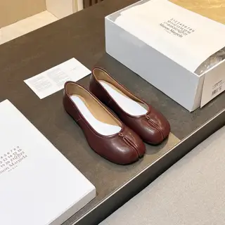 Maison Margiela classic split-toe shoes. Half-support. Comfortable to wear