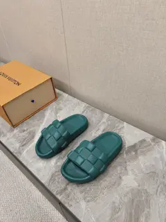 Louis Vuitton Early Spring New Embossed LOGO Couple Slippers Candy Color Series