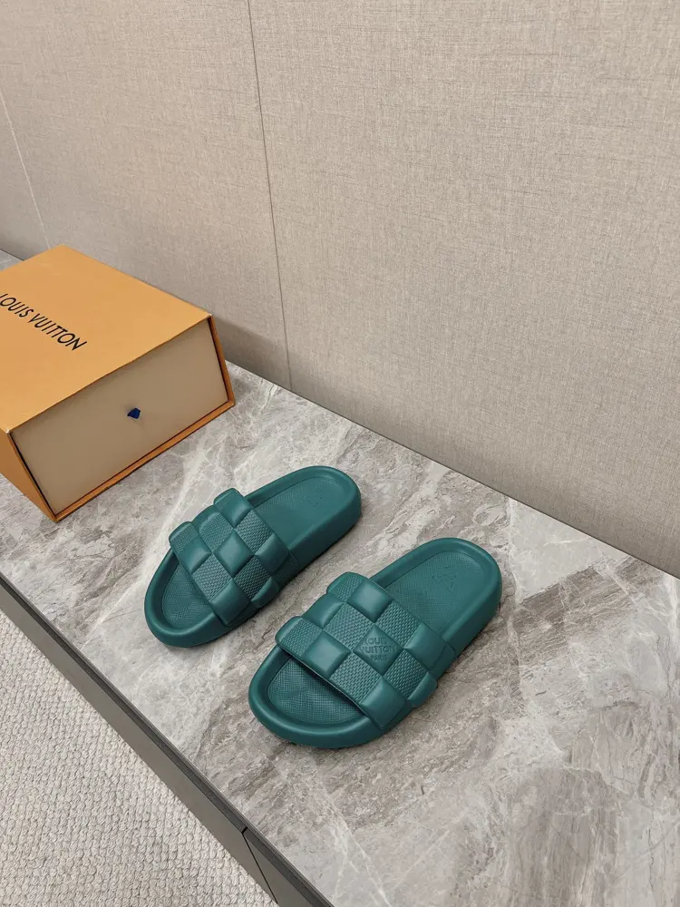 Louis Vuitton Early Spring New Embossed LOGO Couple Slippers Candy Color Series