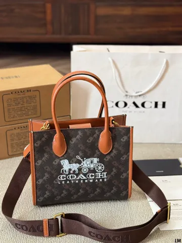 COACH Tote