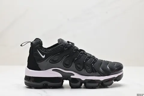 Nike Air Max Plus is the representative of Nike’s alternative shoes. TN It was born in 1996 924453-006