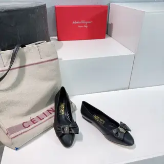 Salvatore Ferragamo new Salvatore Ferragamo bow hardware buckle flat shoes
