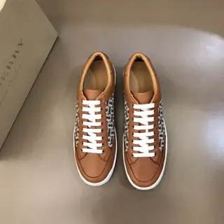 Burberry men’s classic low-top sneakers