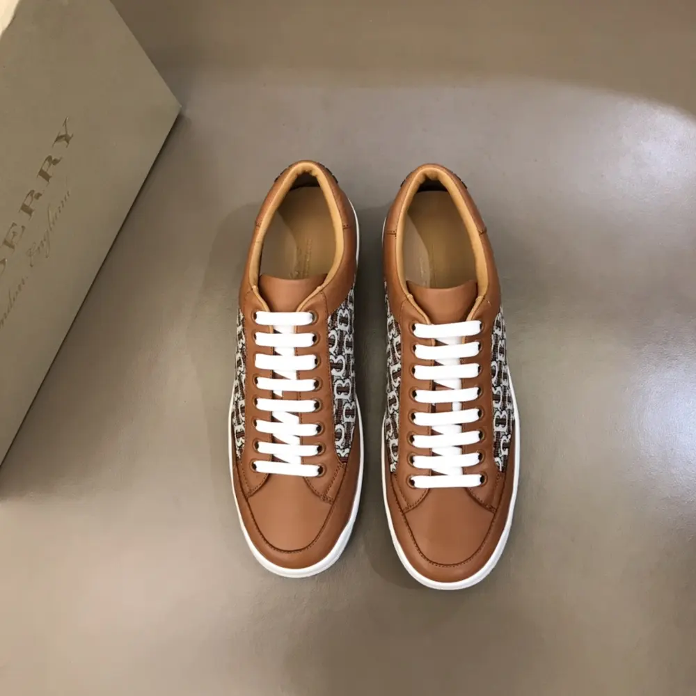 Burberry men’s classic low-top sneakers
