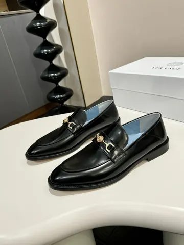 Versace classic men’s business shoes with leather soles
