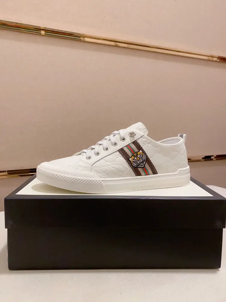 Gucci half-slip counters are on sale at the same time