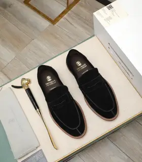 Brunello Cucinelli casual leather shoes Classic yarns inspire the sophistication and sporty