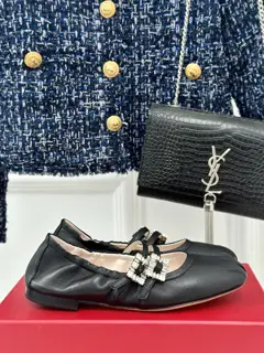 Roger Vivier classic diamond buckle flat ballet Mary Jane shoes
